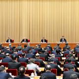 发展社区支持的居家养老，扩大普惠养老服务